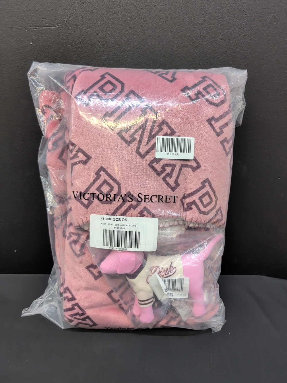 ictoria's Secret Pink Mini Dog and Cozy Sherpa Logo Blanket Throw 50” x 60”